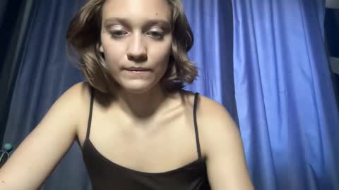 molly_poly online show from November 22, 11:41 am