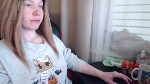 I have new photos come and see with love Molly online show from November 16, 12:29 pm