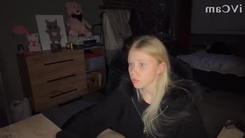 MollyBrith online show from November 11, 9:06 pm