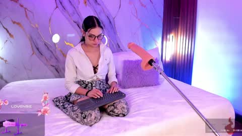 New girl Emily Valentina  Michelle online show from April 7, 8:33 pm