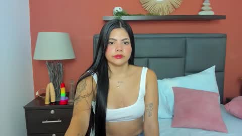 Snapshot of mollylove_ chatting on October 15, 12:06 pm mollylove_ online show from October 15, 12:06 pm