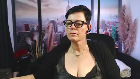 Snapshot of mollysun chatting on October 12, 6:32 pm MollySun Nina Randmann online show from October 12, 6:32 pm