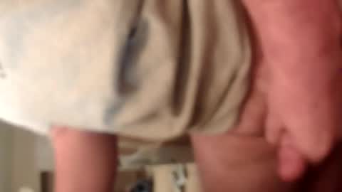 Snapshot of mommy8992 chatting on February 4, 12:29 am Tommy online show from February 4, 12:29 am