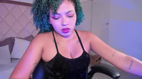 Momo  online show from November 5, 10:12 pm