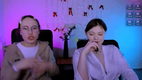 Mona  online show from February 7, 7:50 pm