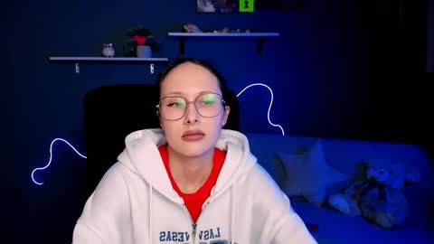 Mona  online show from March 5, 12:44 pm