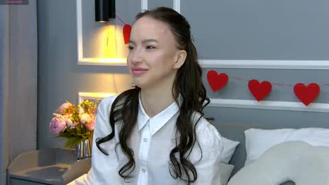 MonaHicks online show from April 2, 7:10 pm