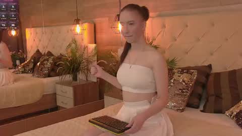 MonaHicks online show from April 12, 6:56 pm