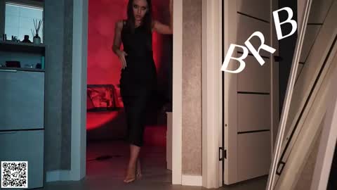 Snapshot of moni_carroll chatting on October 4, 5:44 pm Monia Help me get 20000 subscribers online show from October 4, 5:44 pm