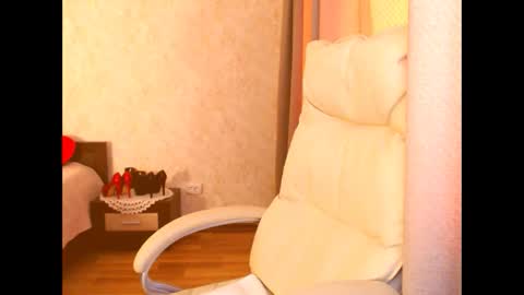 monica online show from May 6, 4:02 pm