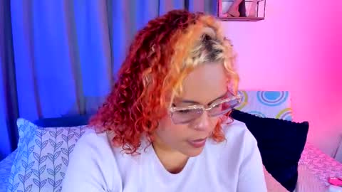 aleja      independent model       online show from March 2, 11:44 pm