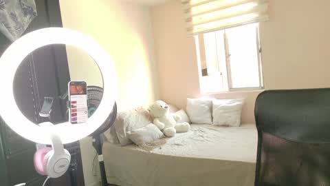    online show from April 1, 12:50 pm