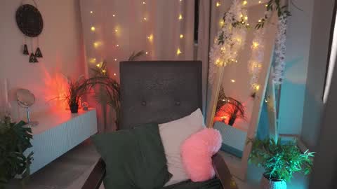 Snapshot of monicavelen chatting on October 1, 6:12 am Monica online show from October 1, 6:12 am