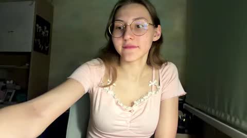 Mia online show from July 1, 7:44 pm