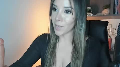 Monilee online show from October 29, 7:32 am