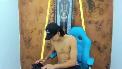 monky_0002 online show from July 1, 8:50 pm