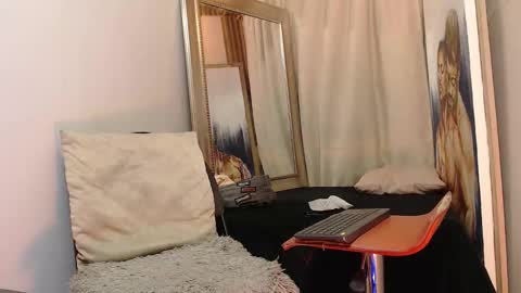 Snapshot of monsoon_the_best chatting on September 24, 7:15 am monsoon_the_best online show from September 24, 7:15 am