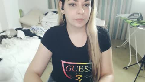 Monse online show from March 25, 7:53 pm