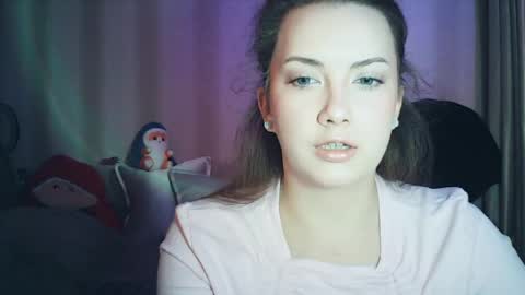 moodiemira online show from April 15, 5:16 pm