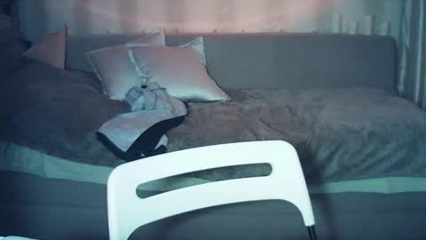 moodiemira online show from March 6, 4:39 pm