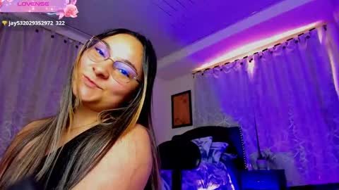 Snapshot of moollly_ chatting on October 2, 3:33 pm moollly_ online show from October 2, 3:33 pm