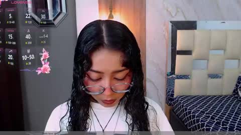 moon_and_fire_ online show from March 29, 5:42 am