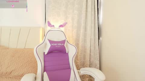 Snapshot of moonbrunettee chatting on September 24, 9:32 pm moonbrunettee online show from September 24, 9:32 pm