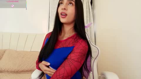 Snapshot of moonbrunettee chatting on October 17, 9:08 pm moonbrunettee online show from October 17, 9:08 pm