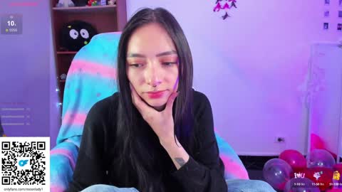 Snapshot of moonlady_ chatting on February 4, 3:11 am MOON online show from February 4, 3:11 am