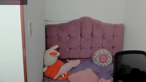 morena_rodriguez_9 online show from October 22, 8:10 pm