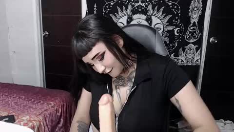Snapshot of morganmoon1 chatting on October 6, 9:32 pm Morgan Moon online show from October 6, 9:32 pm