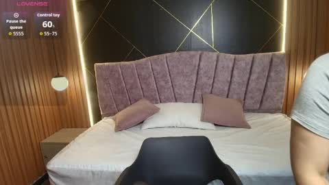 Moriah online show from April 1, 1:41 pm