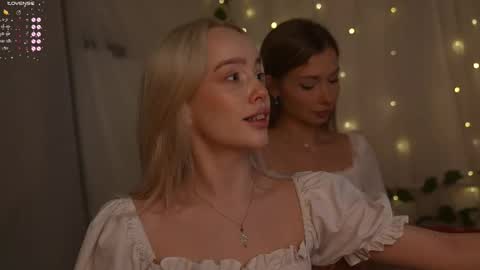 Snapshot of mother__of__dragons chatting on October 11, 8:56 pm  Deni and Jett my weekly schedule online show from October 11, 8:56 pm