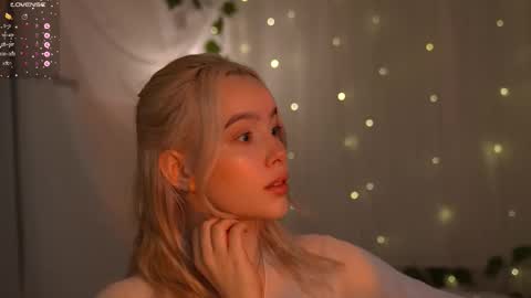 Snapshot of mother__of__dragons chatting on September 23, 10:27 pm  Deni and Jett my weekly schedule online show from September 23, 10:27 pm