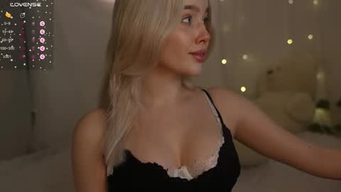 Snapshot of mother__of__dragons chatting on September 28, 9:46 pm  Deni and Jett my weekly schedule online show from September 28, 9:46 pm