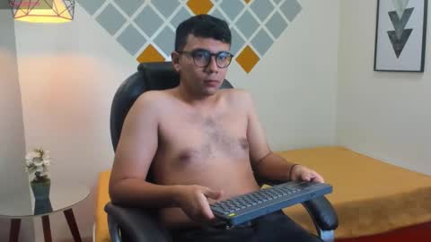 Mou Fly online show from October 8, 11:38 am