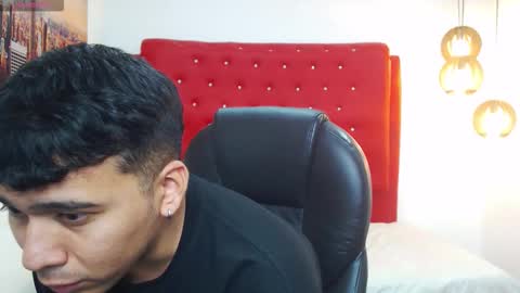 Mou Fly online show from November 13, 2:42 pm