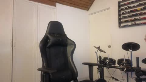 Snapshot of mr_andresr chatting on March 3, 9:05 pm Andy online show from March 3, 9:05 pm