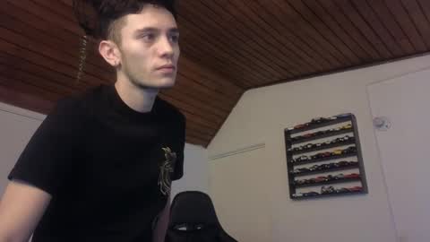 Snapshot of mr_andresr chatting on March 10, 8:56 pm Andy online show from March 10, 8:56 pm