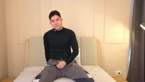 Danny  Aleja online show from December 17, 8:15 pm