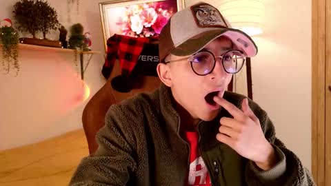 Mr Evans online show from December 22, 4:25 pm