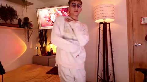 Mr Evans online show from December 17, 6:14 pm