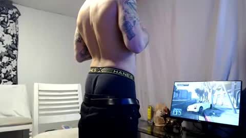 whateveryouwant online show from December 4, 8:06 am