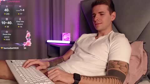 mr_longboy online show from October 27, 7:30 am