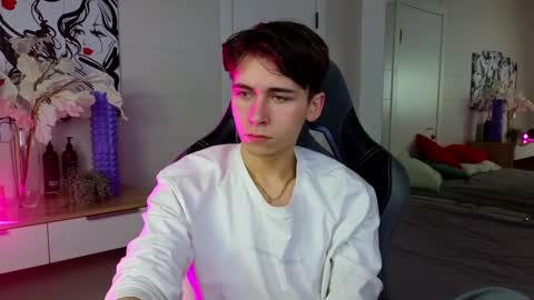 Kris online show from February 8, 8:10 pm