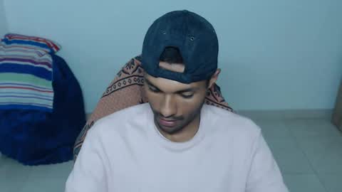 Max online show from January 31, 8:06 pm