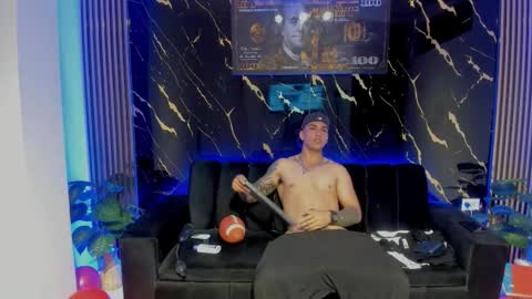 mr_maximo online show from February 15, 5:10 am