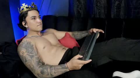 mr_maximo online show from October 23, 3:19 am