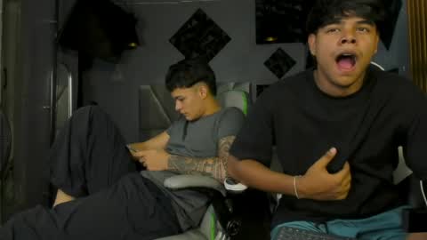 mr_mois online show from May 23, 6:09 am
