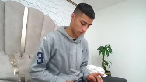 Mr Porn  online show from June 9, 4:23 am